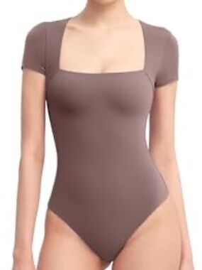 PUMIEY Square neck bodysuit